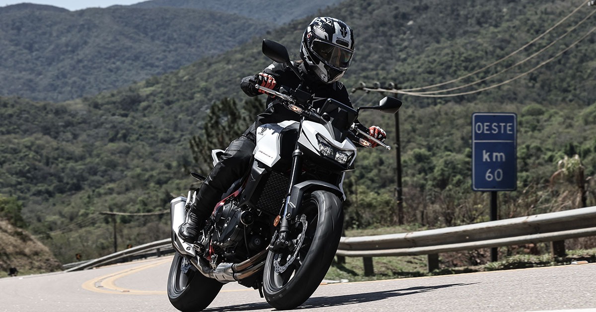 CB750 Hornet resgata DNA esportivo com design agressivo e conforto