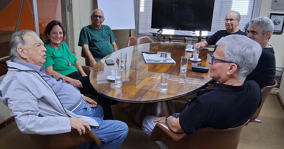 Jornalista Cesar Vanucci visita o Diário do Comércio