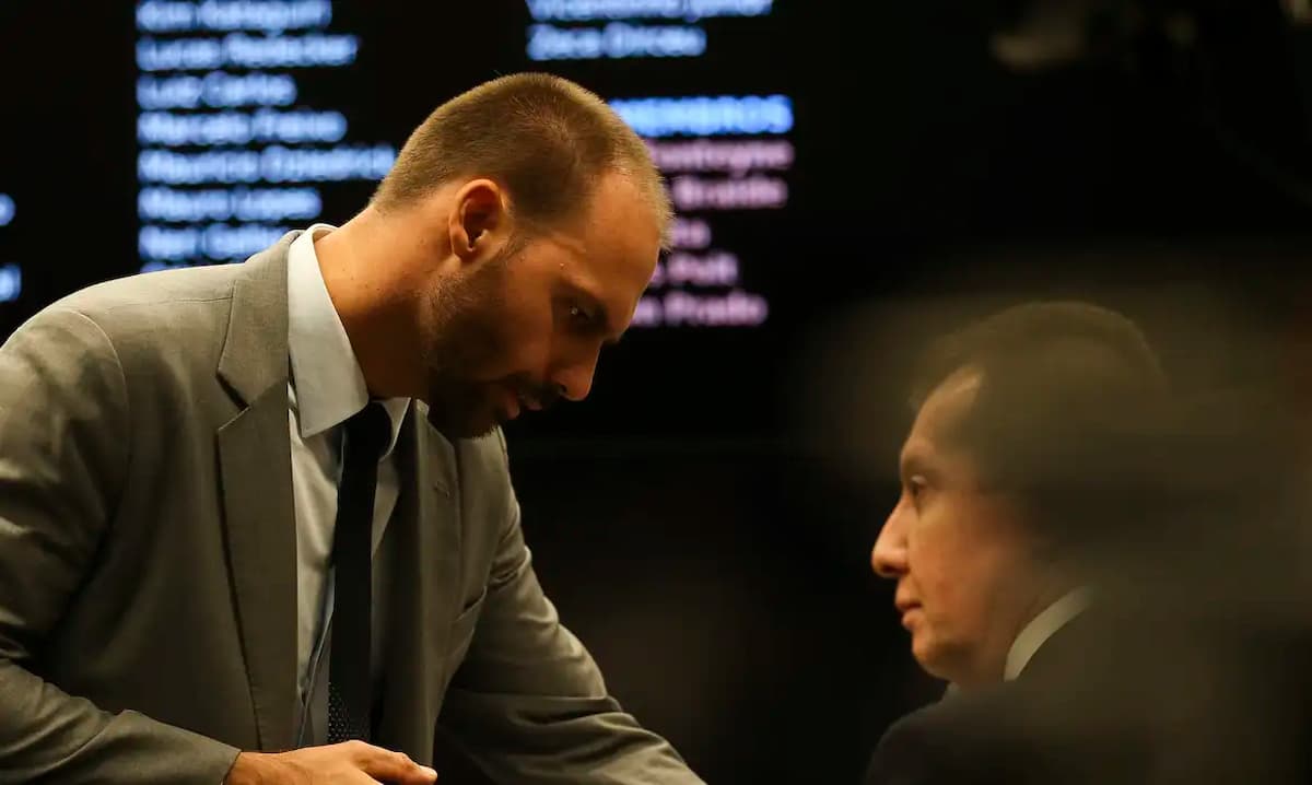 Moraes manda DPU assumir a defesa de Eduardo Bolsonaro no STF