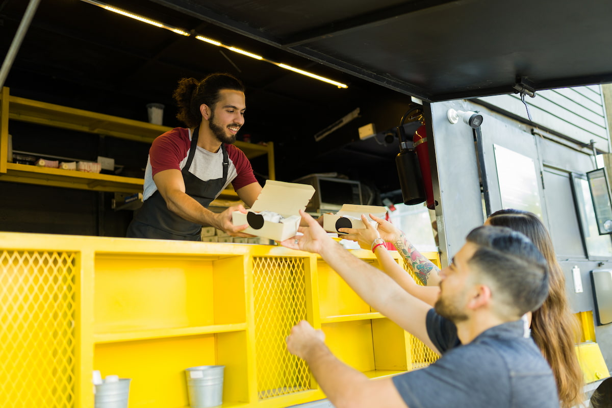 Câmara de BH aprova PL que moderniza regras para food trucks e serviços itinerantes