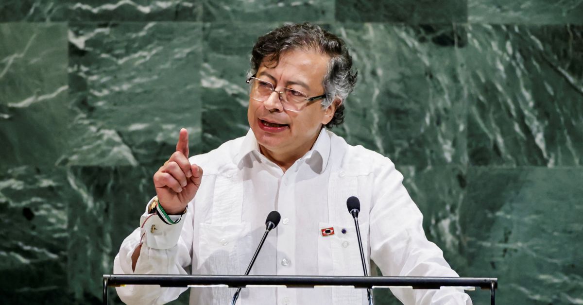Trump chama presidente colombiano de ‘líder do tráfico’ e promete encerrar repasses financeiros