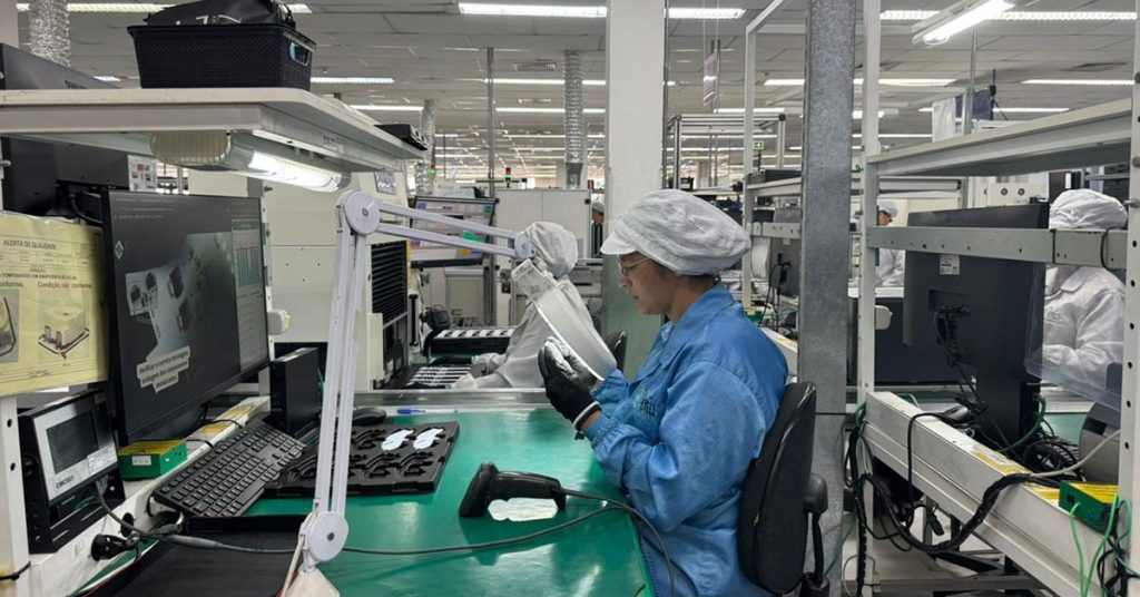 Linha de montagem da Fênix