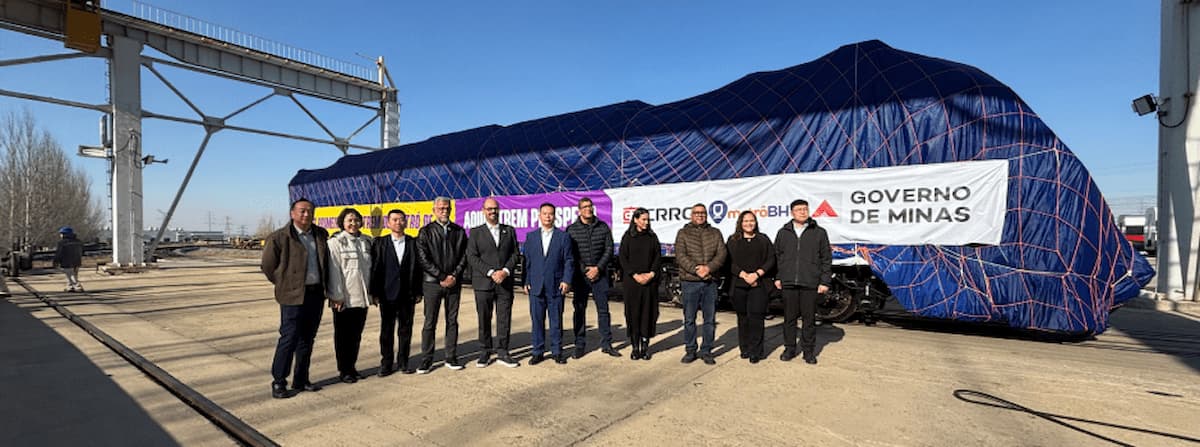 Na China, vice-governador acompanha embarque do primeiro dos novos trens do Metrô da RMBH