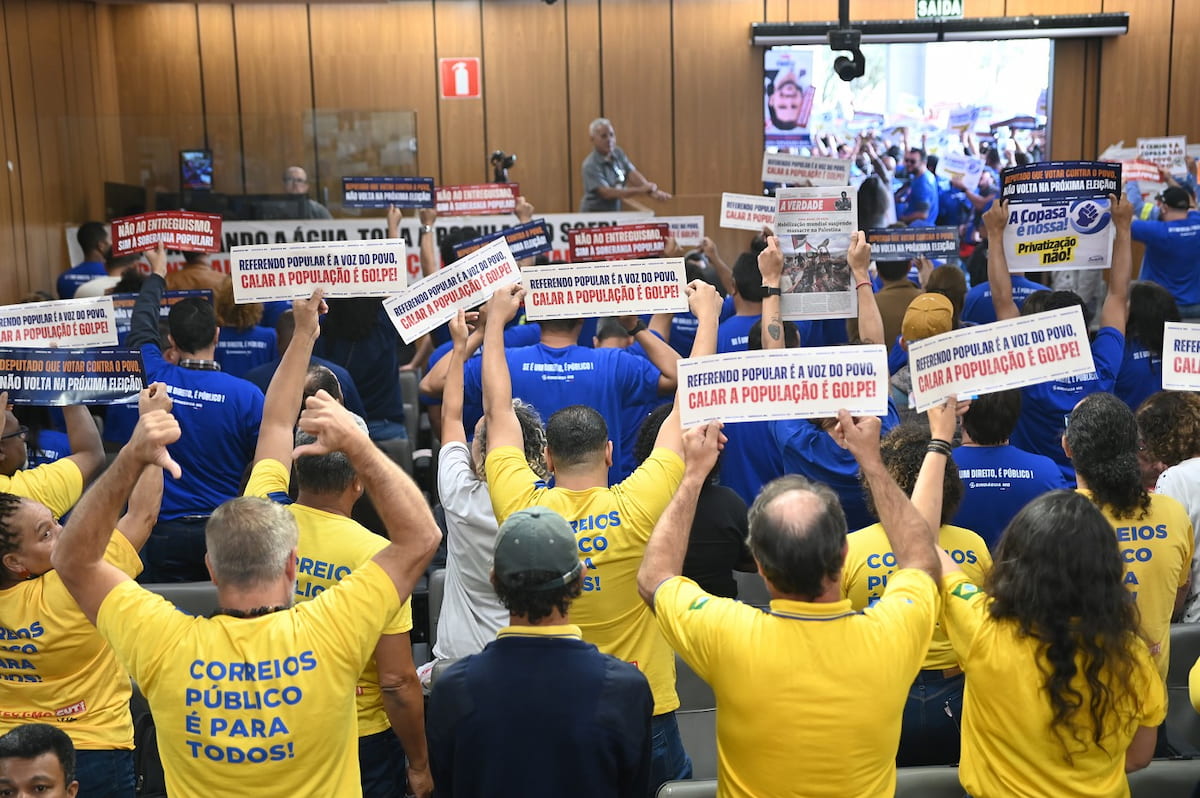 Trabalhadores ocupam ALMG em protesto contra privatização da Copasa