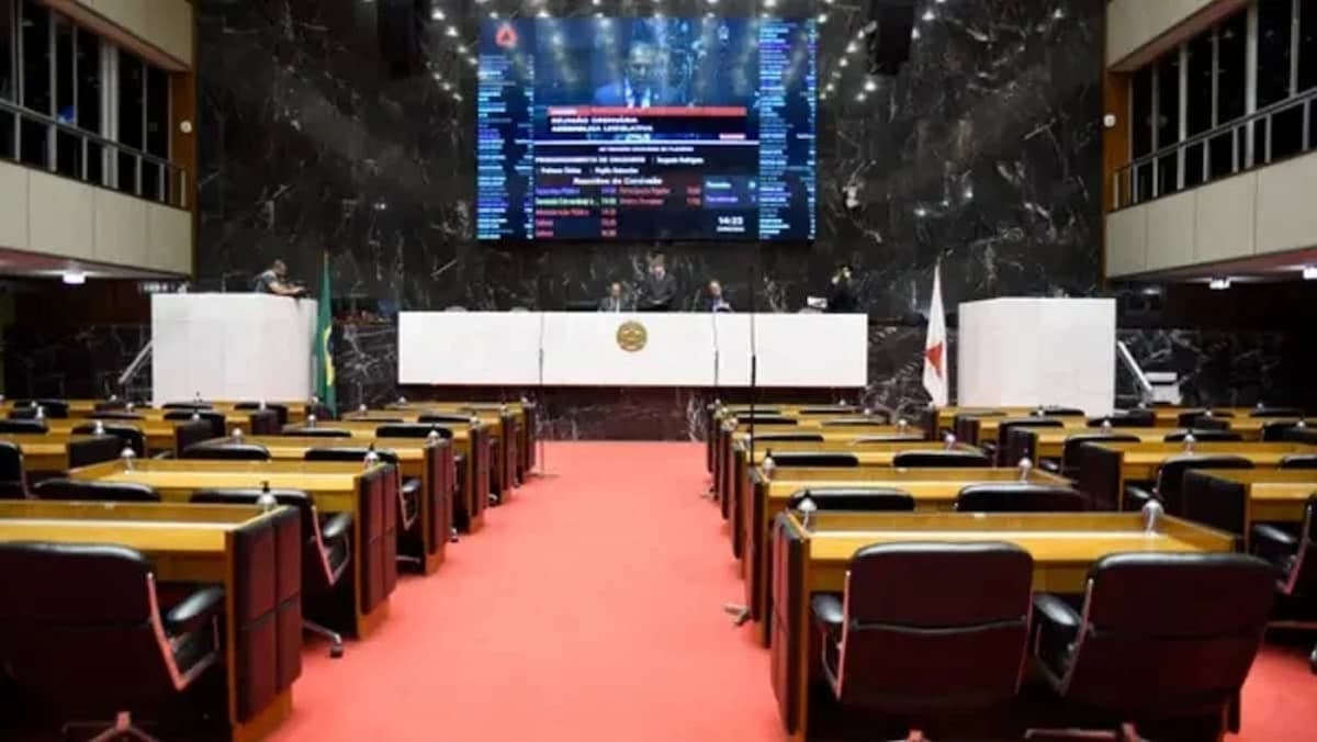 Oposição a Zema atrasa votação de PEC da Copasa; base atua para evitar novo adiamento