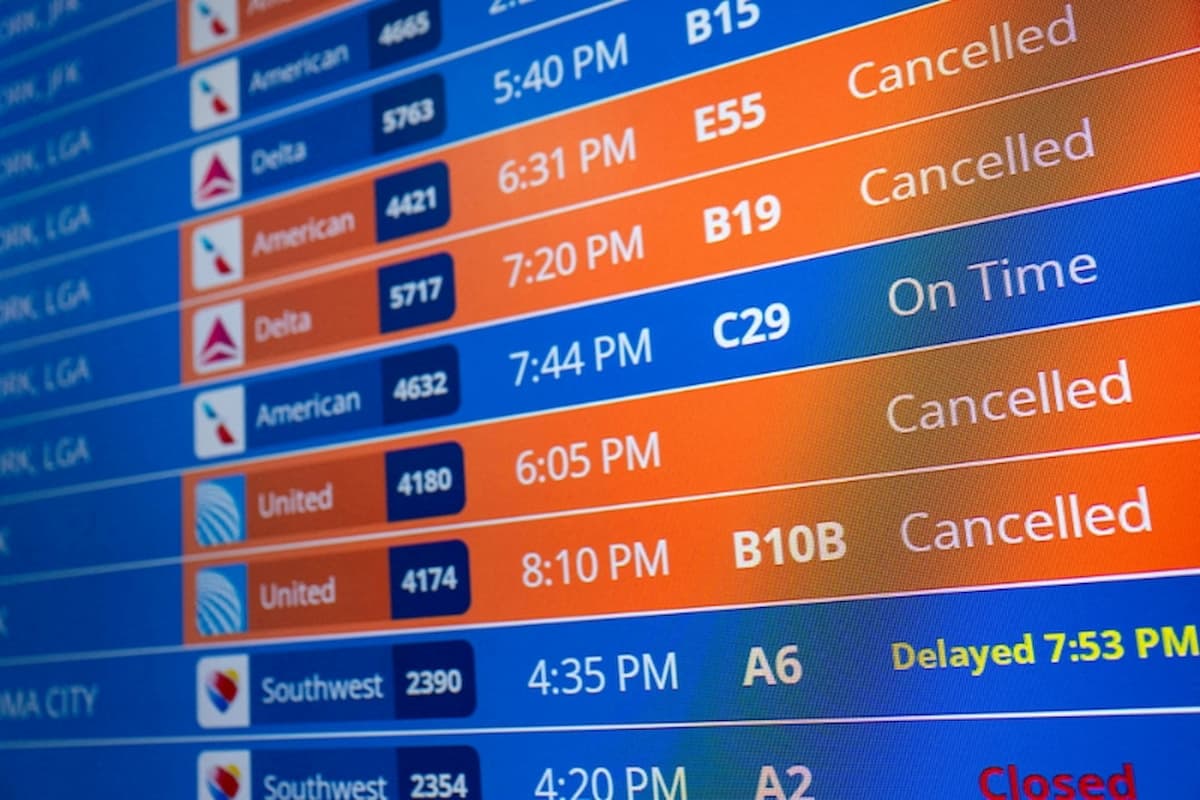 Trump ordena retorno de controladores de tráfego aéreo em mais um dia de voos cancelados