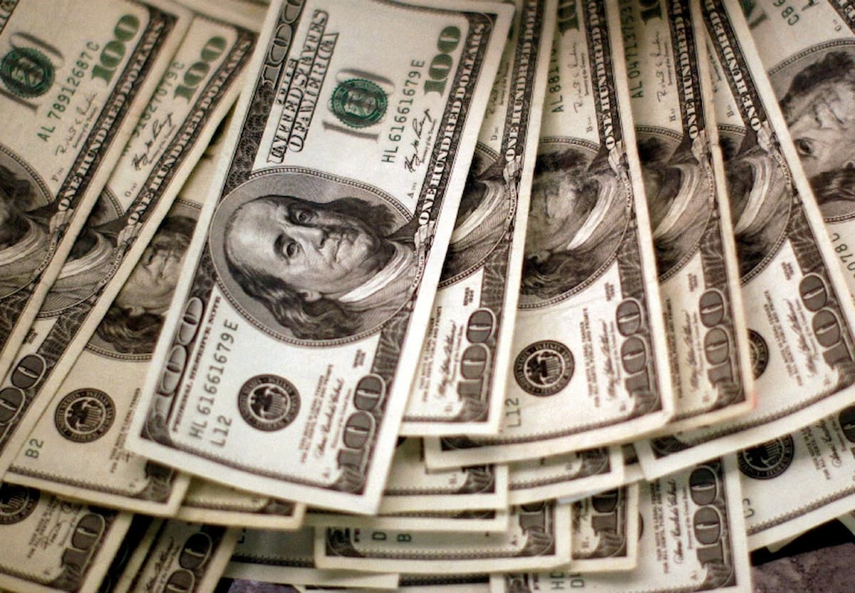 Dólar fecha em alta após sequência de quedas, mas segue abaixo dos R$5,30