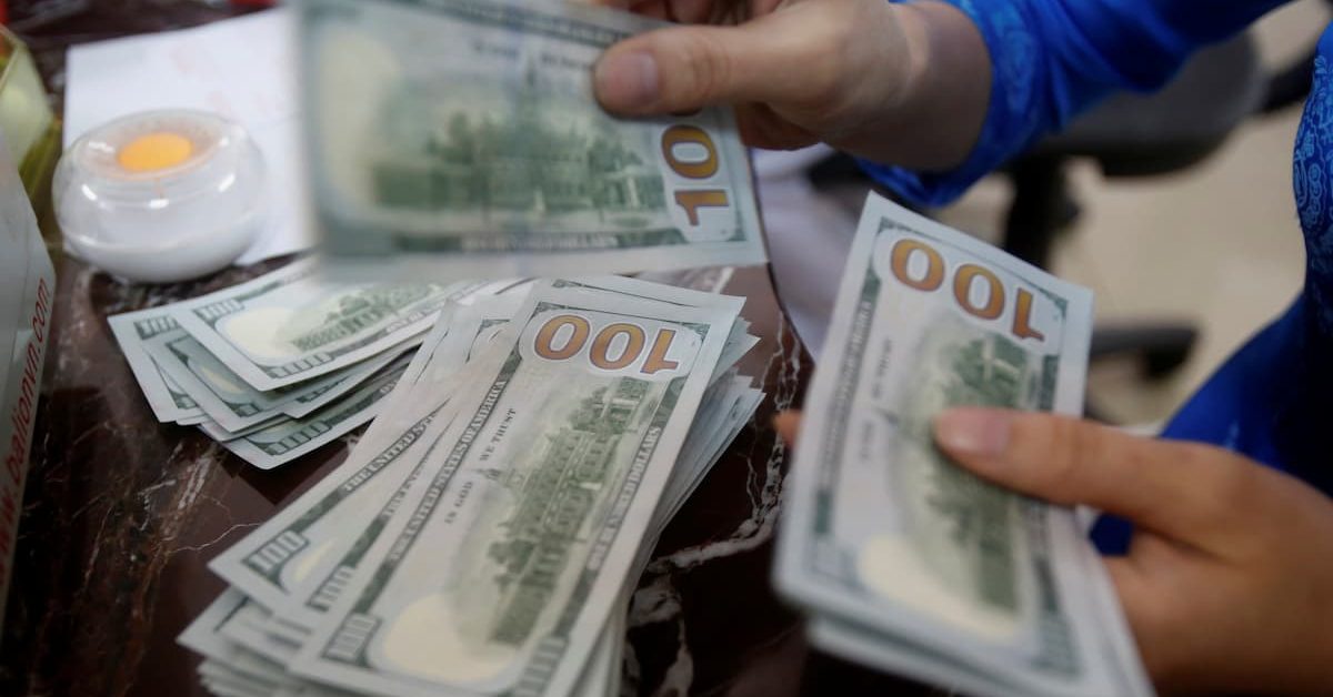 Dólar cai ante real após queda inesperada do emprego nos EUA