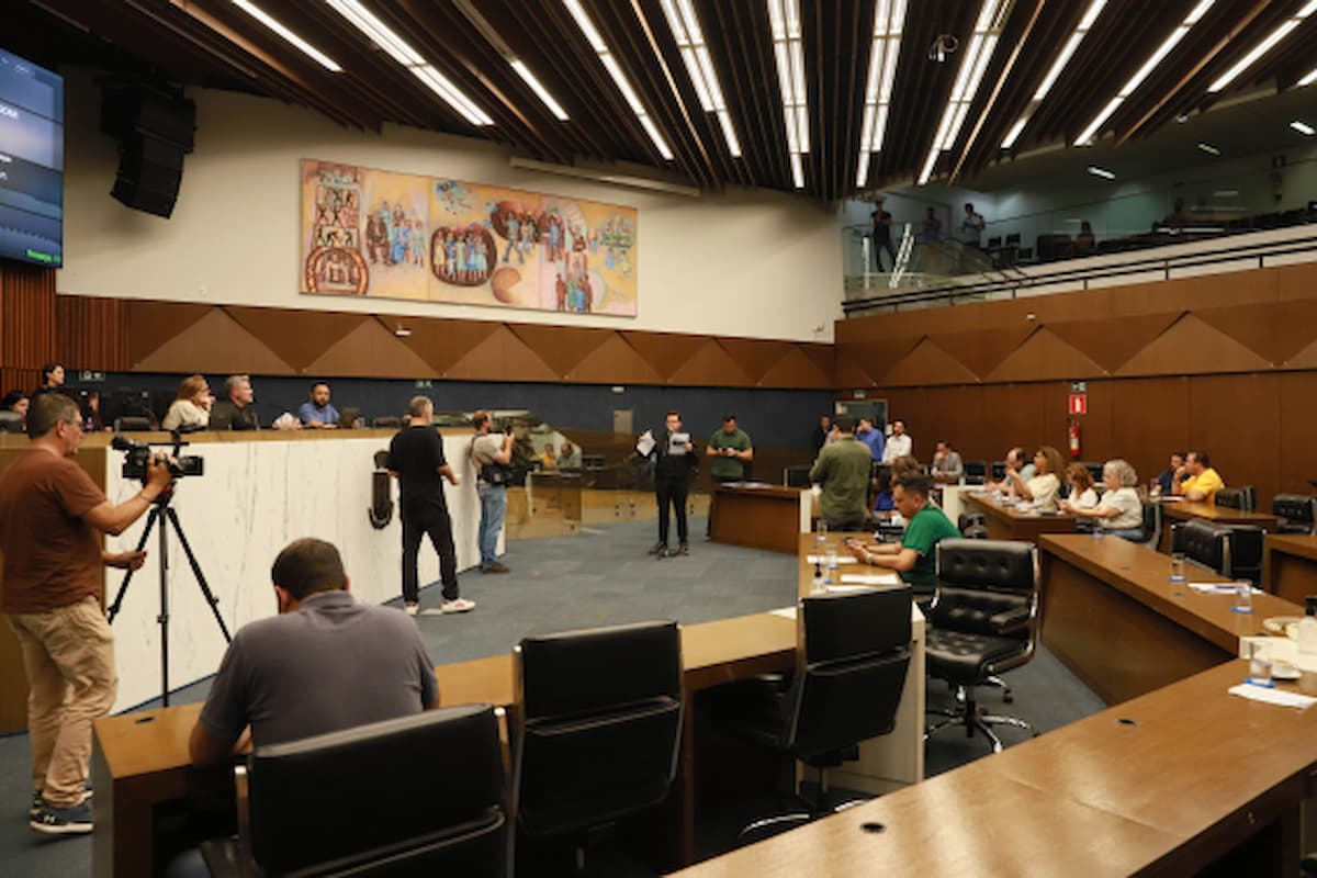 CMBH aprova projeto que ‘devolve’ moradores de rua para cidades de origem