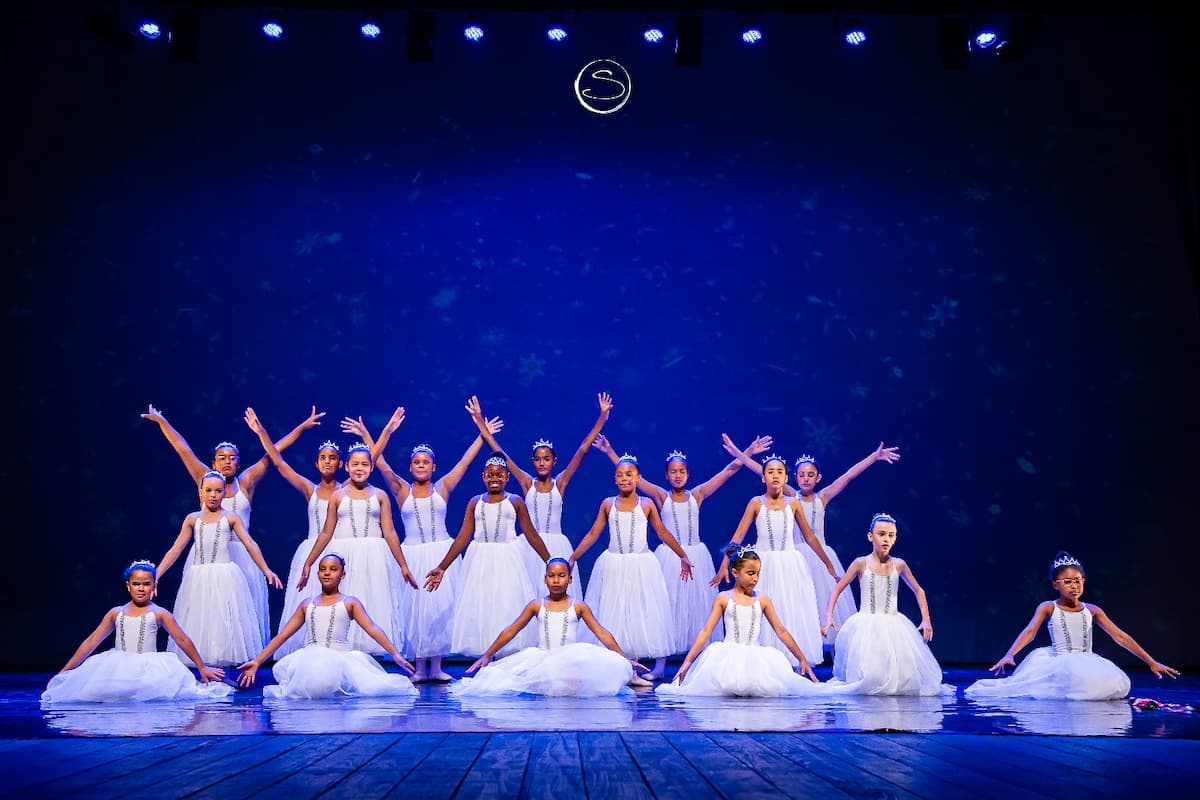 Projeto social apresenta a peça ‘As maravilhas de Alice´s’ neste fim de semana em Nova Lima