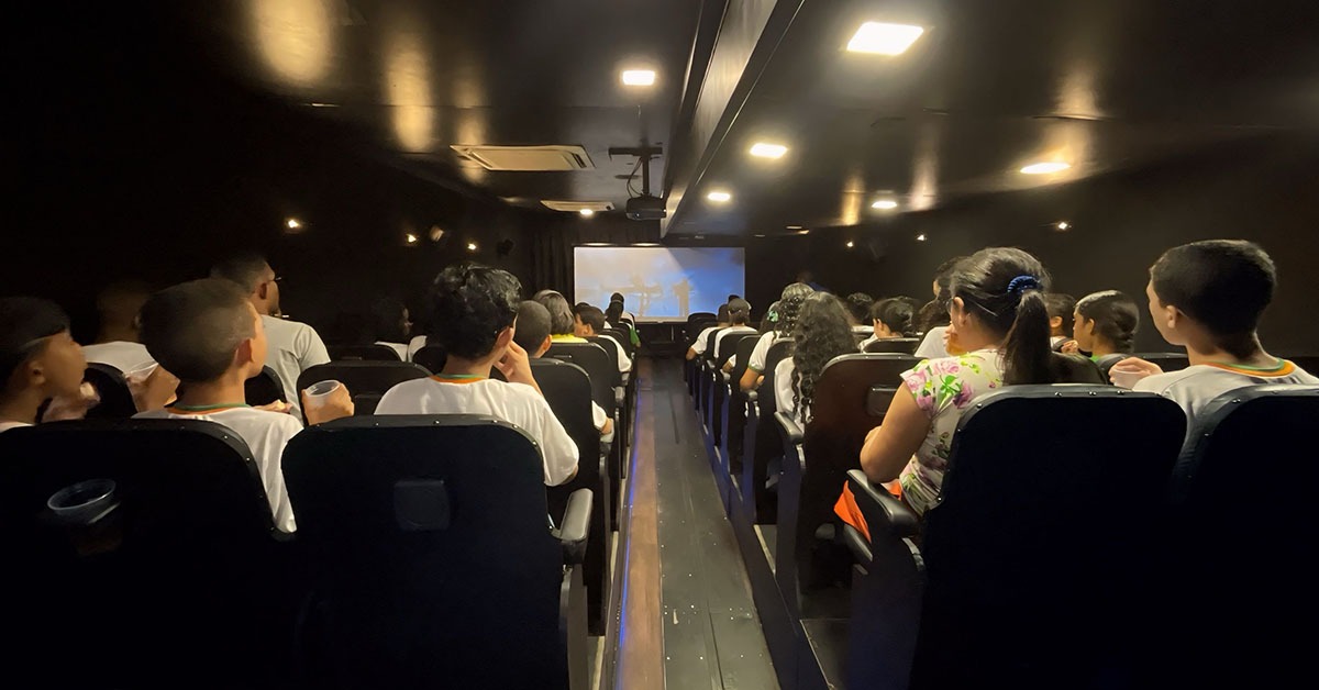 Cinema grátis no trajeto da Estrada de Ferro Vitória a Minas