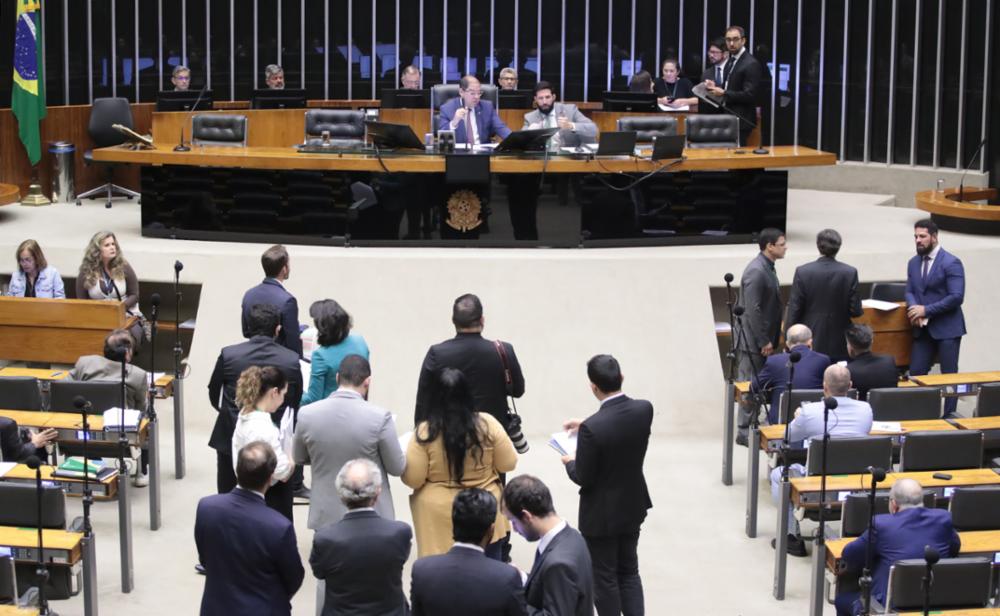 Câmara aprova tirar até R$ 3 bilhões em gastos com Defesa do limite da meta fiscal em 2025