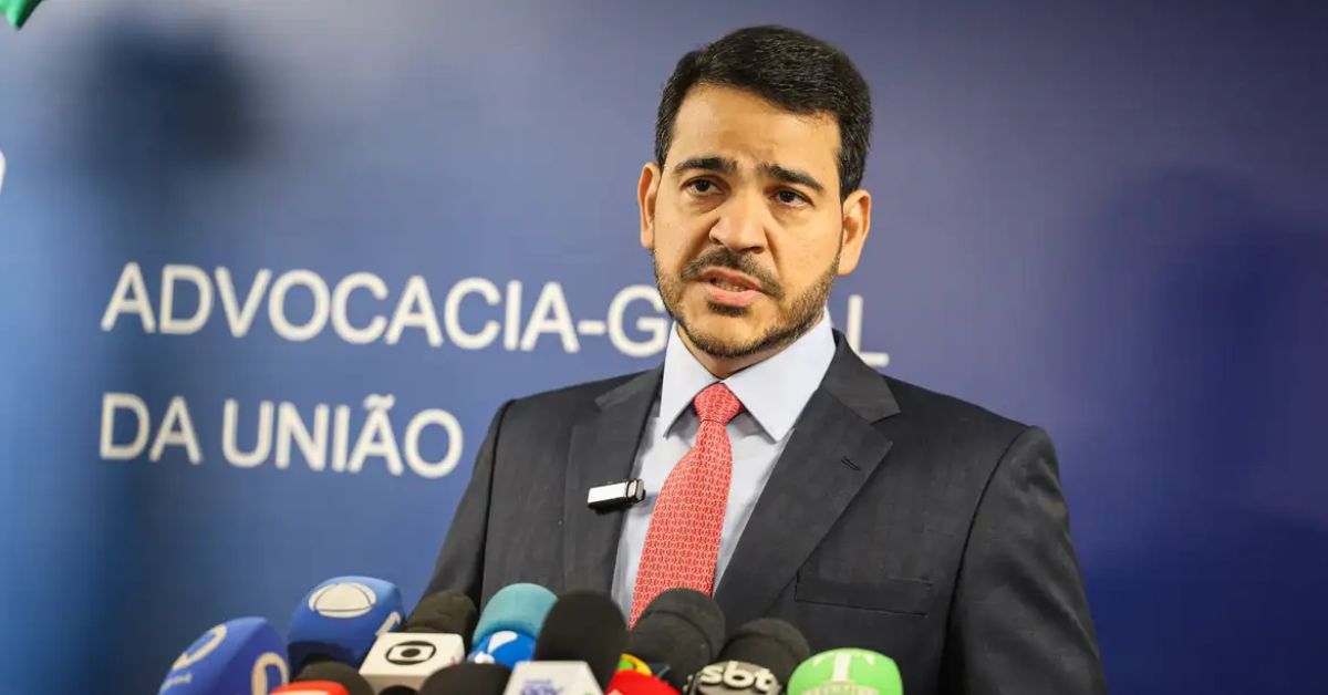 Lula indica Messias para vaga de Barroso no STF