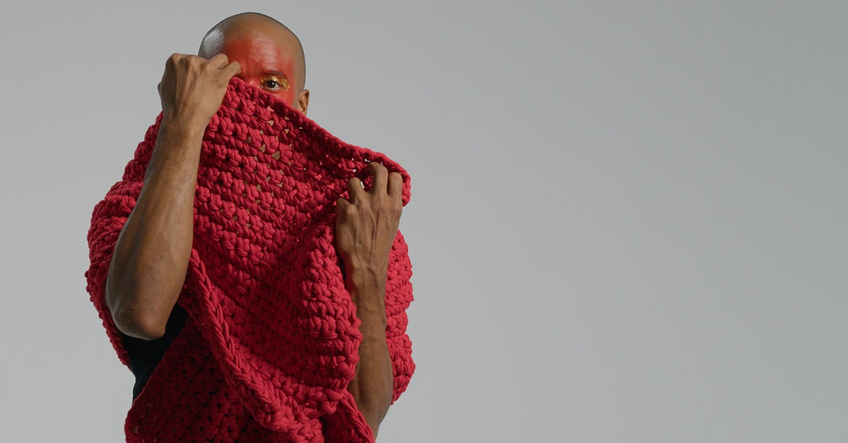 Premiado no maior festival de dança do mundo, bailarino lança videodança