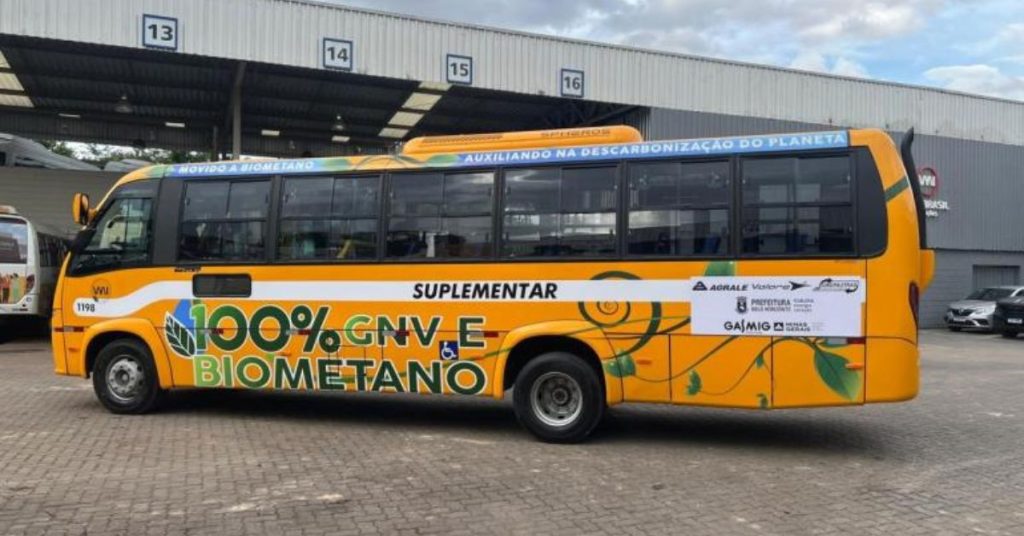 Micro-ônibus do transporte suplementar de Belo Horizonte movido a GNV e biometano.