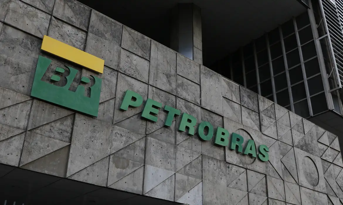 Petrobras pagará dividendos a acionistas em duas parcelas