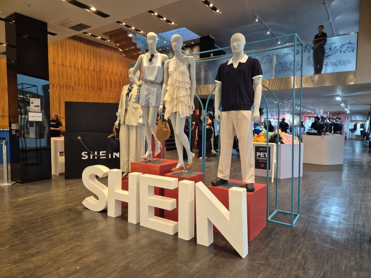 Shein abre loja pop-up em BH com 12 mil peças e ingressos esgotados