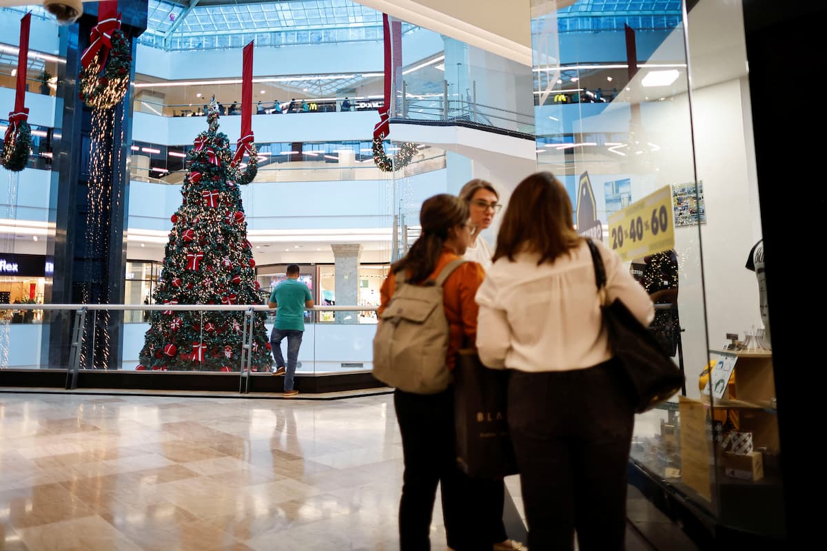 Confiança do consumidor do Brasil atinge em dezembro nível mais alto em um ano, mostra FGV