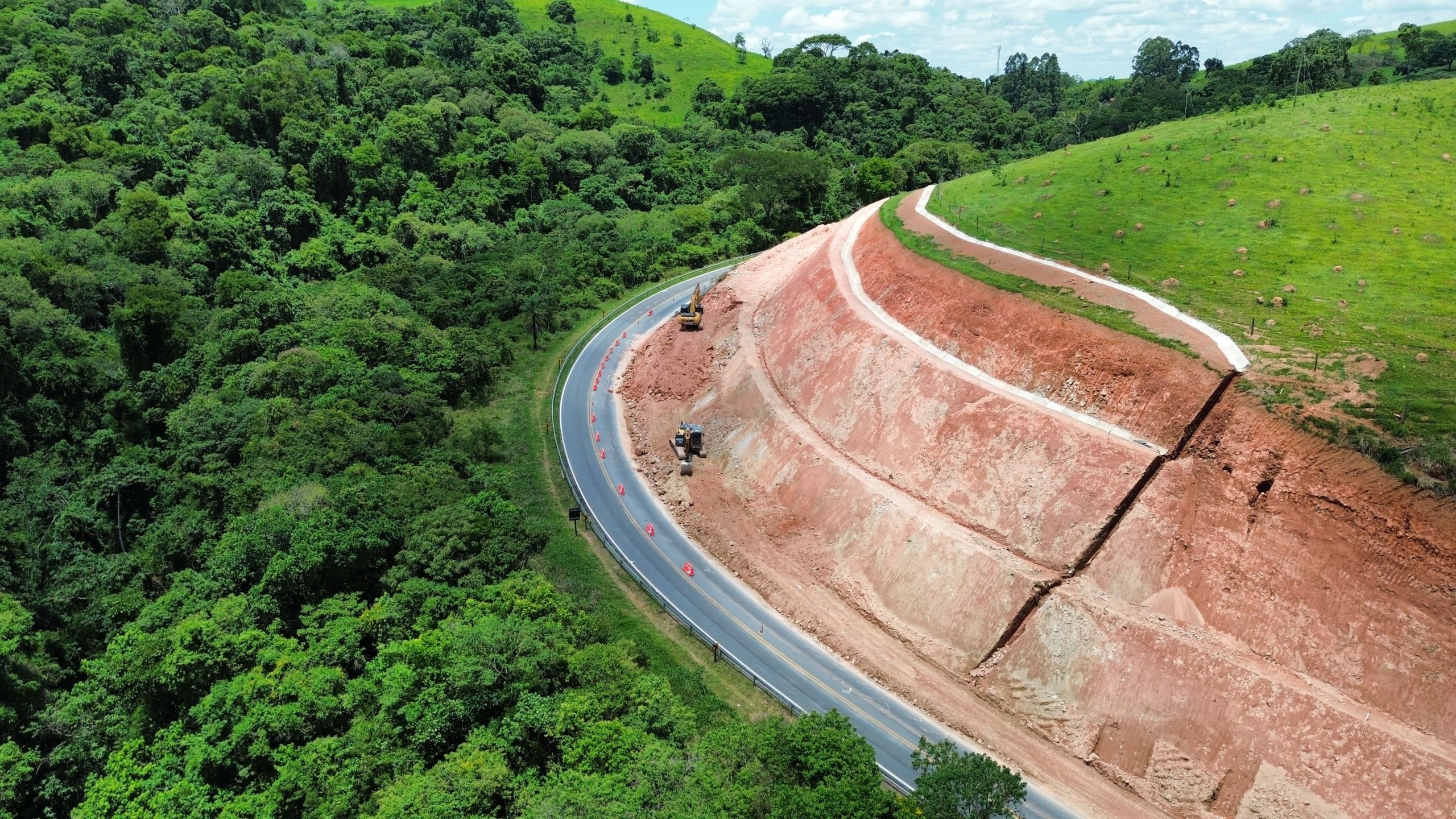 Obras de ampliação na MG-290 avançam no Sul de Minas