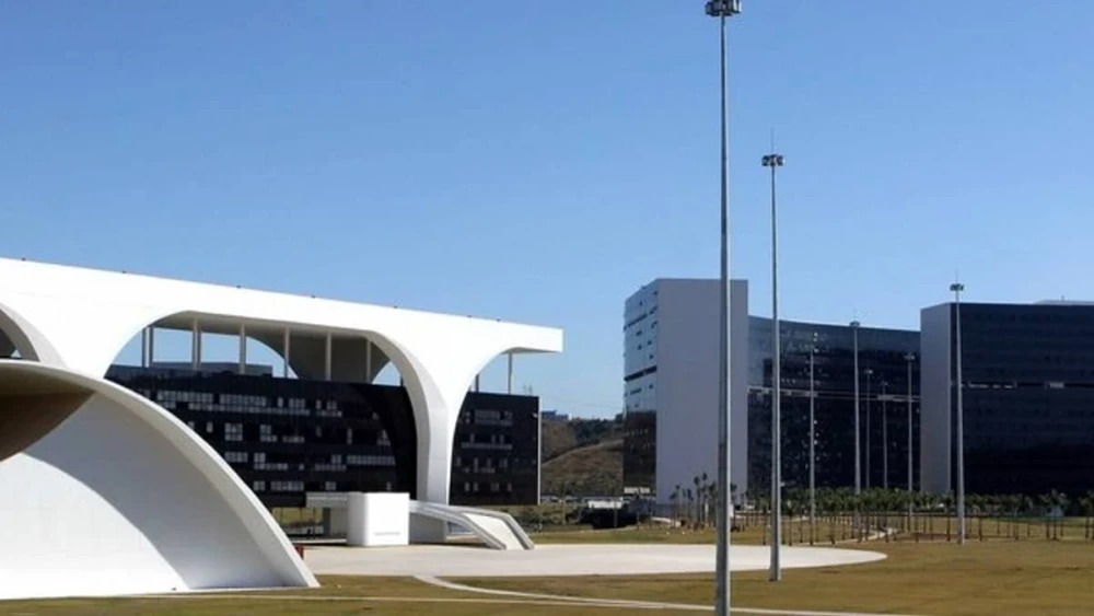 Minas pagará R$ 5,5 bi da dívida em 2026 e prevê queda do estoque em 3 anos de Propag