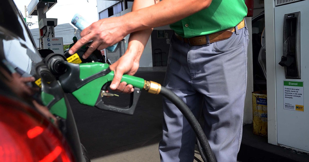 Gasolina e etanol ficam mais caros em Minas no fim do ano