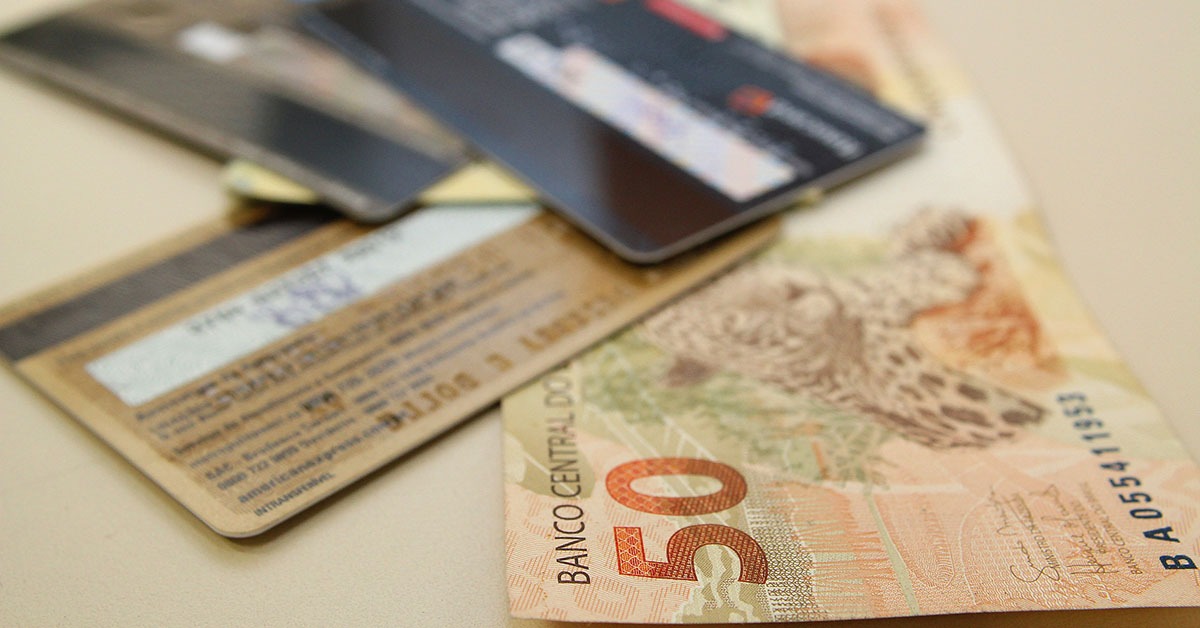 Endividamento das famílias recuou em novembro