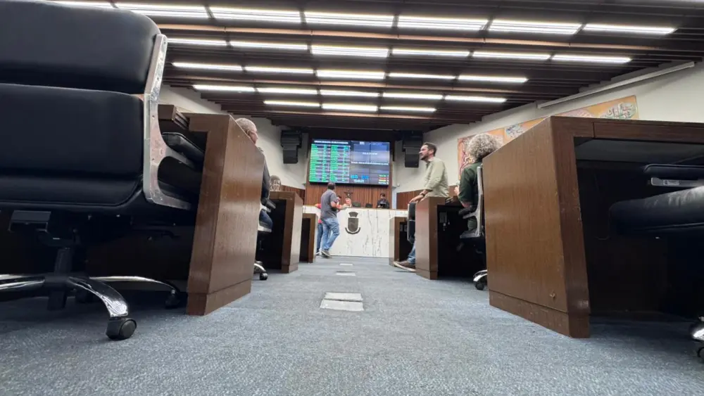 Com déficit previsto de R$ 700 milhões, Câmara de BH aprova orçamento de 2026