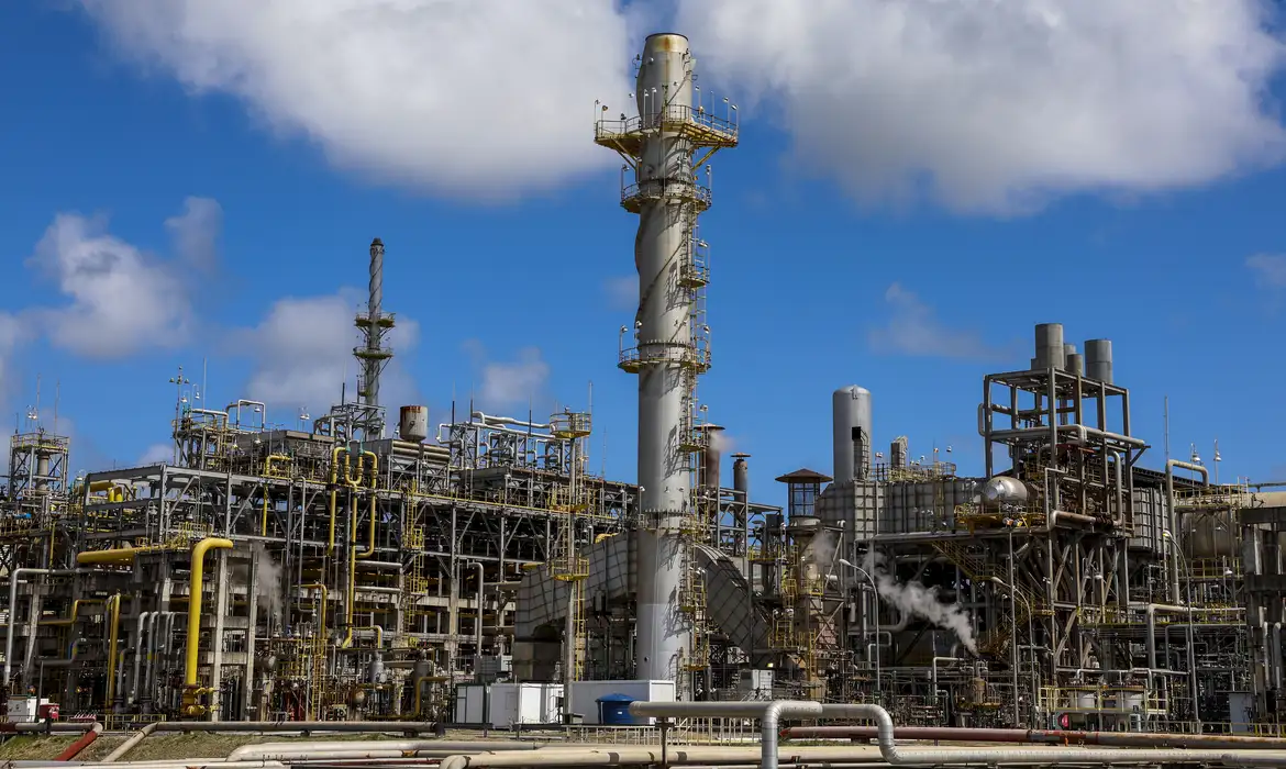 Petrobras renova contratos de quase R$ 100 bi com a Braskem
