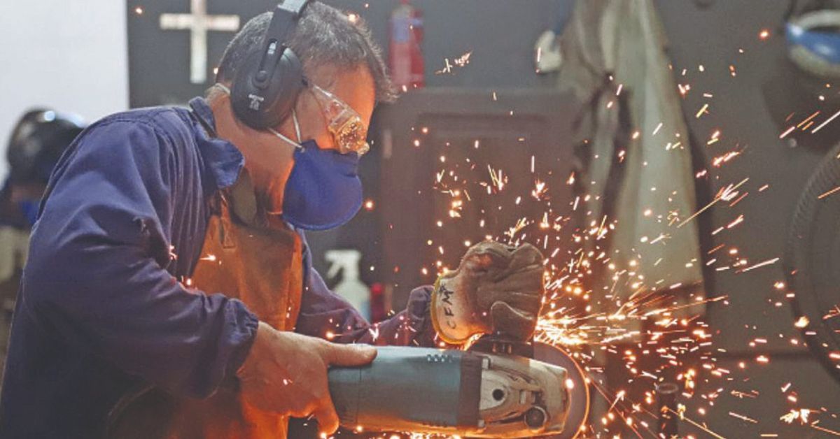 Economia brasileira cai em outubro e reforça sinais de desaceleração