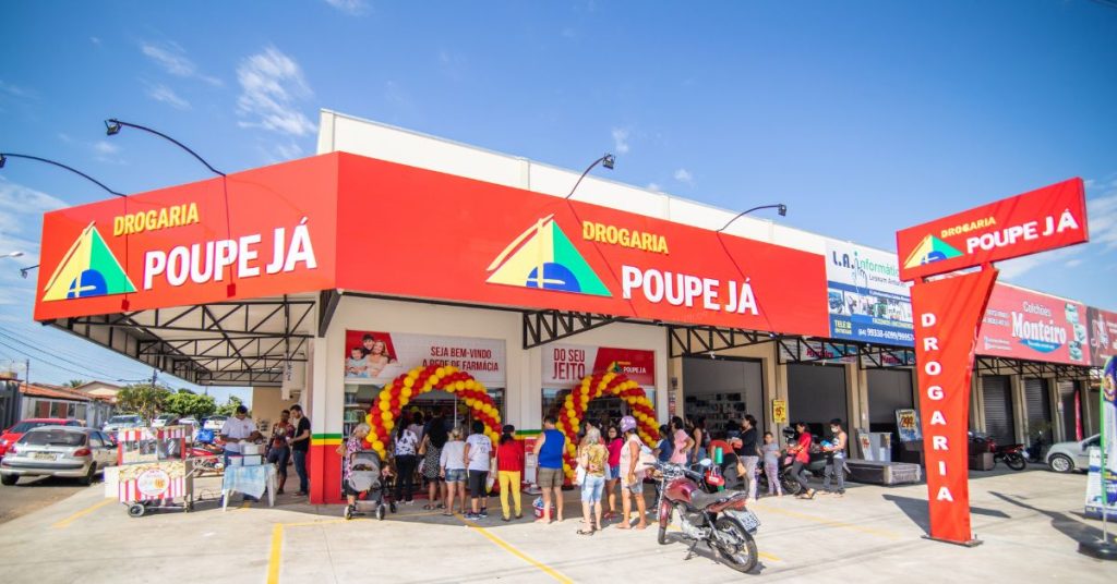 Loja da rede Drogaria Poupe Já.