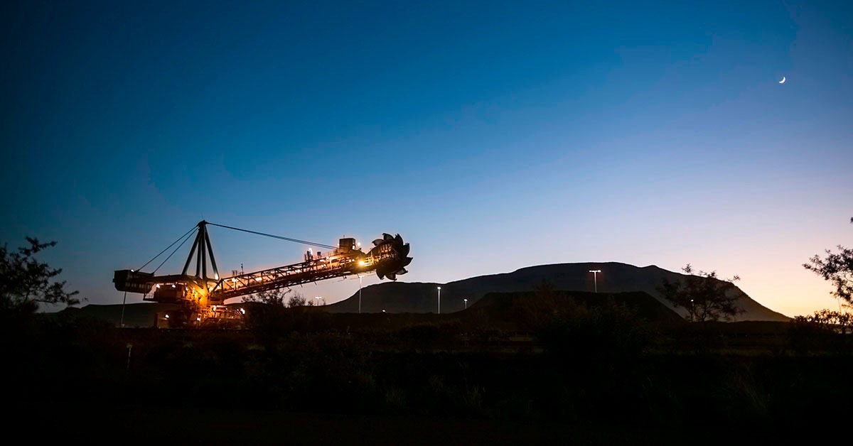 Exportações de minério de ferro caem e de café disparam