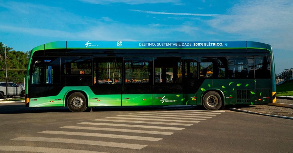 Ônibus modelo Attivi Integral 100% elétricos, da Marcopolo, para o Aeroporto Internacional Belo Horizonte (BH Airport).
