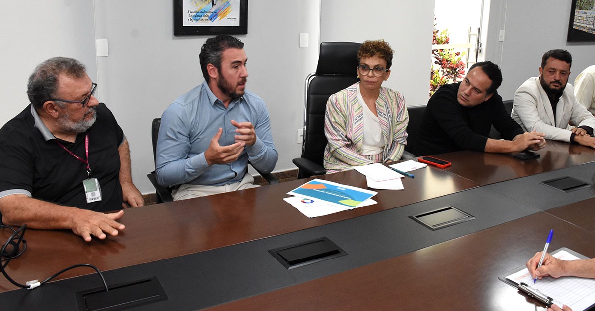 Contagem negocia construção de via para ampliar polo logístico