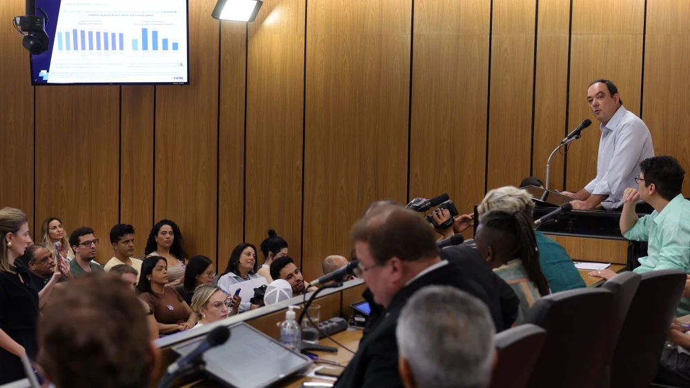 Presidente da Fiemg compara redução da jornada de trabalho com ‘impressão’ de dinheiro