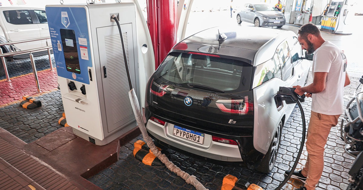 Vendas de veículos elétricos e híbridos crescem 41% em Minas Gerais