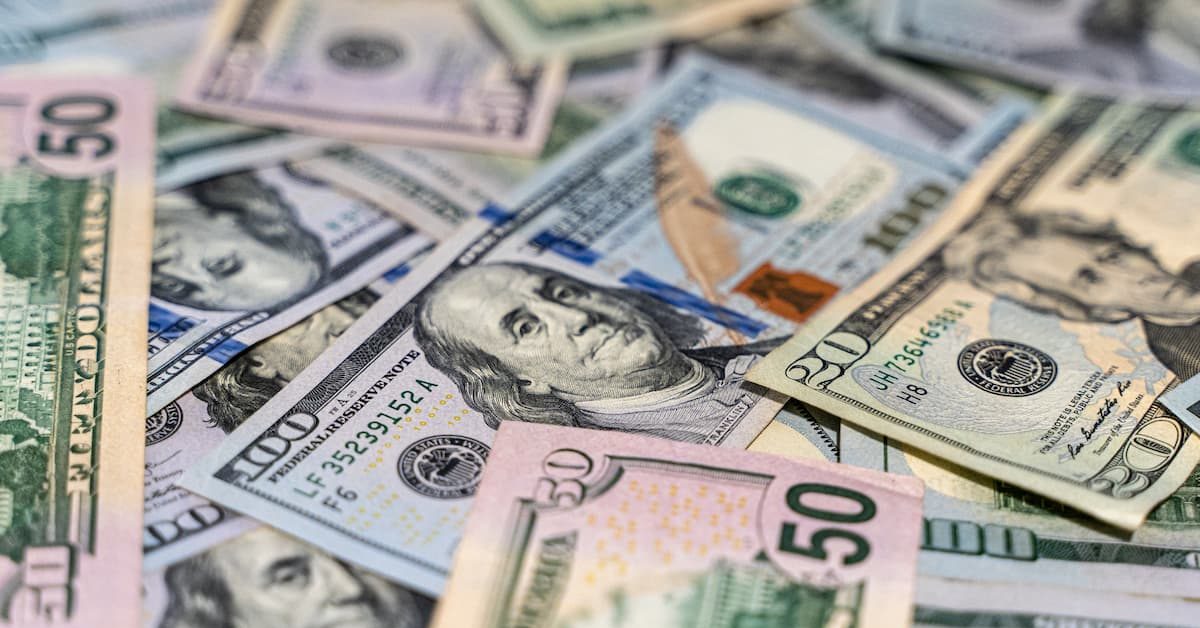 Dólar cai abaixo dos R$ 5,17 após Trump citar guerra ‘praticamente concluída’