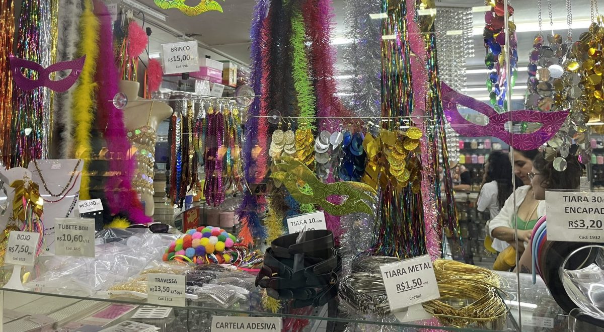 Loja com artigos de Carnaval na Galeria do Ouvidor
