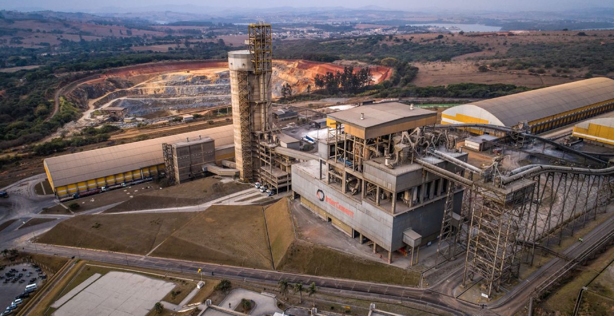 Indústria do cimento movimenta cerca de R$ 10 bilhões em Minas