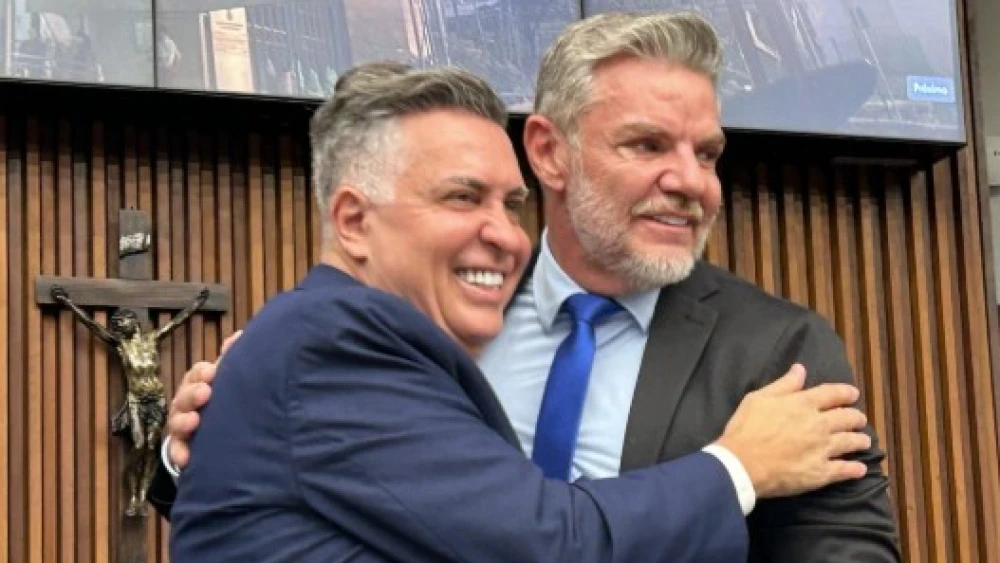 Álvaro Damião tira férias, e Juliano Lopes volta a assumir a Prefeitura de Belo Horizonte