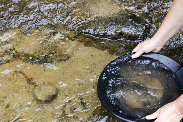 BNDES libera R$ 4,45 milhões para consulta prévia a garimpeiros do Rio Doce