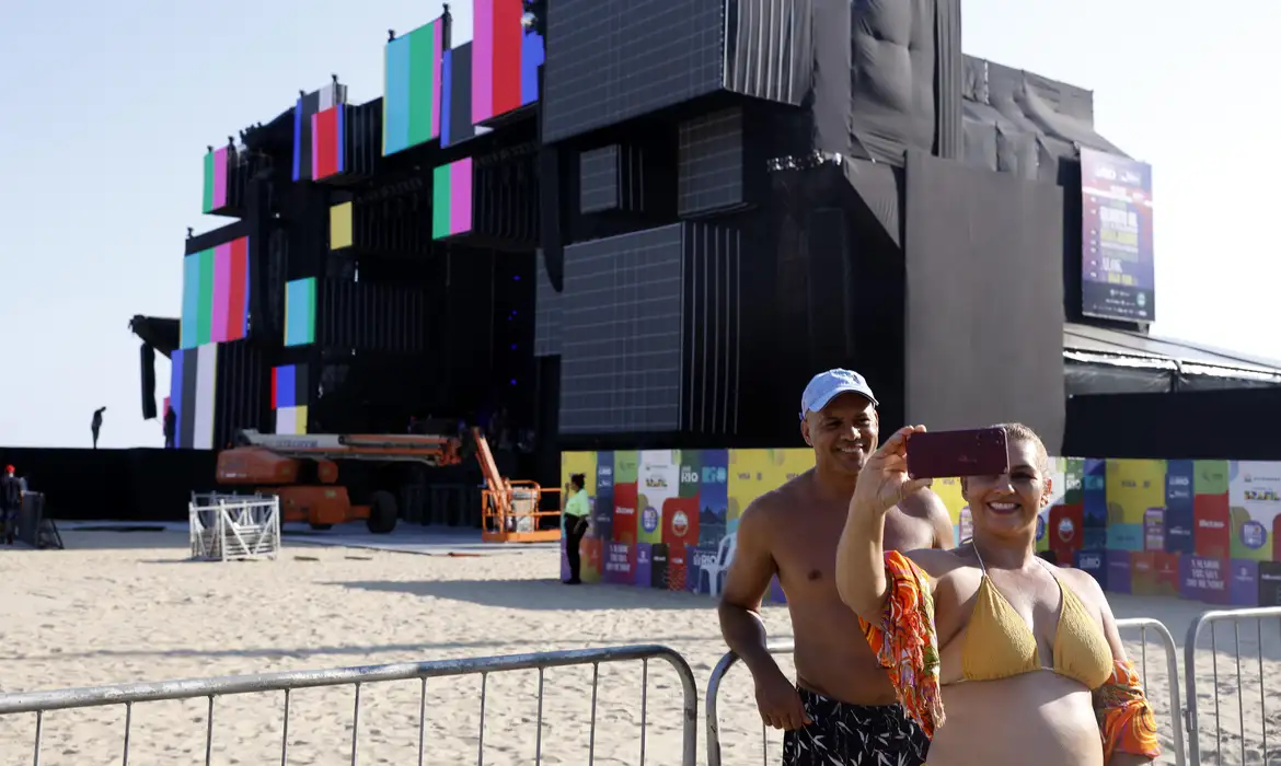 Brasil bate recorde e recebe quase 10 milhões de turistas estrangeiros em 2025