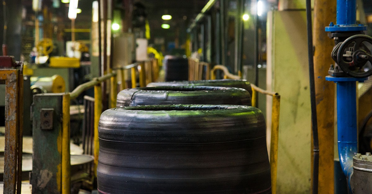 Indústria da borracha cresce 2,5%, mas prevê desaceleração em 2026