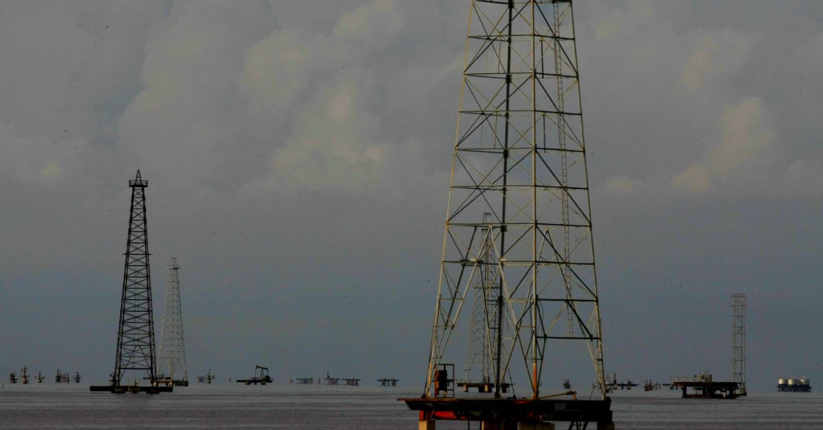 Trump tenta impedir que tribunais confisquem receita do petróleo venezuelano em contas nos EUA