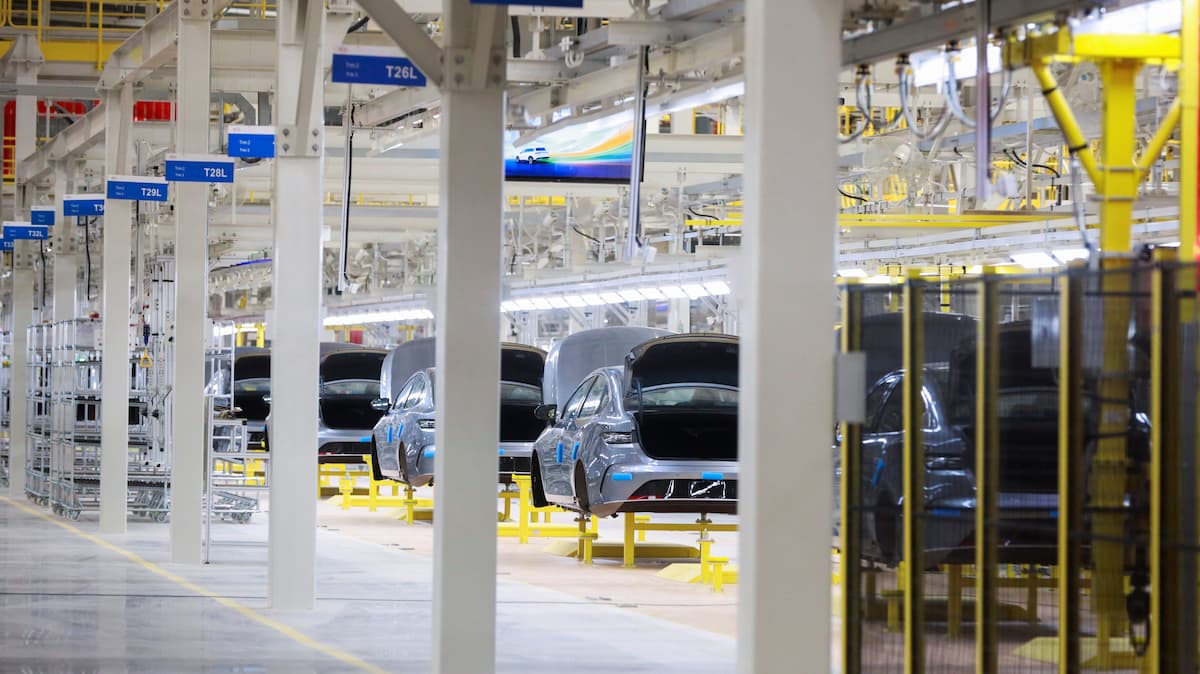 Venda de carros novos em janeiro despenca quase 40% ante dezembro, diz consultoria