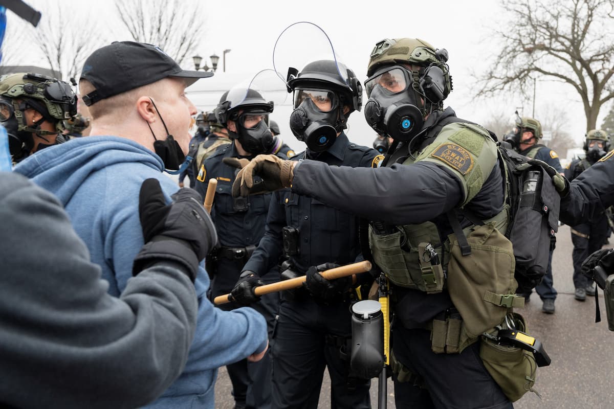 Trump vai retirar 700 agentes de imigração em Minnesota, 2 mil permanecem