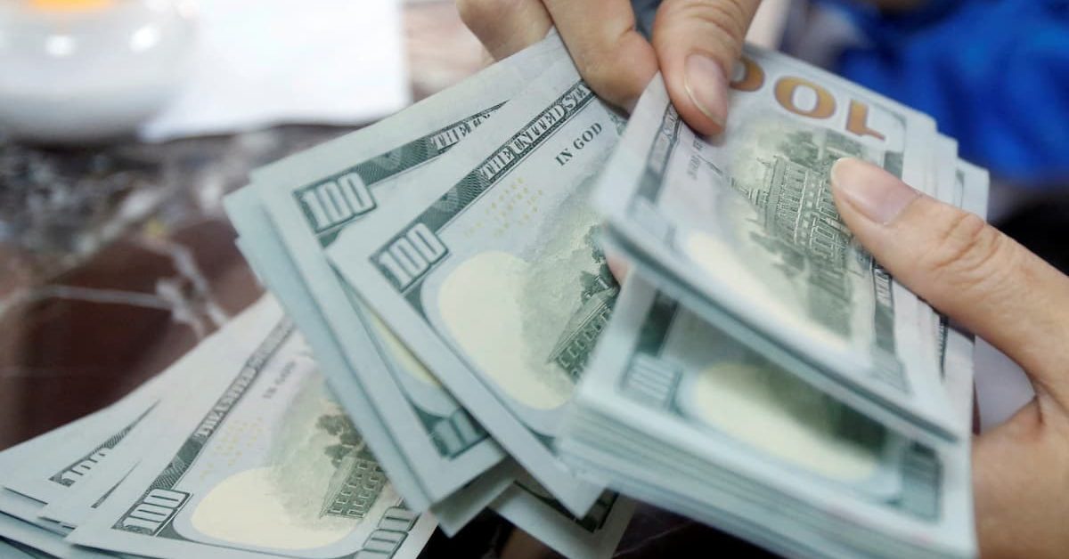 Dólar tem ligeira queda com acordo EUA-Irã no radar, mas segue na casa dos R$ 5