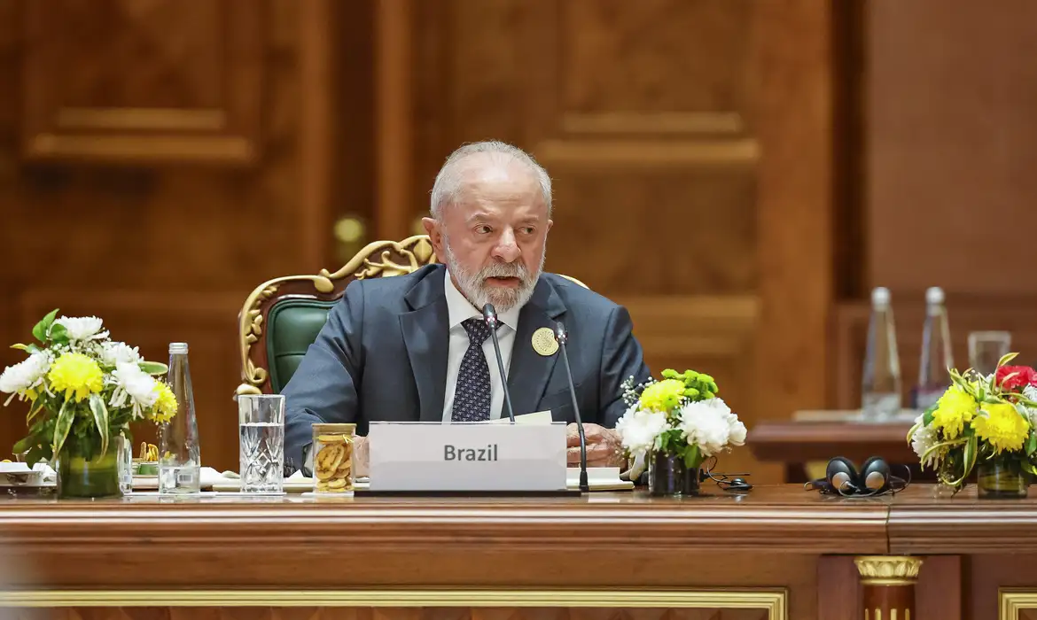 Lula avança sobre big techs e critica modelo de negócio das empresas em discurso na Índia