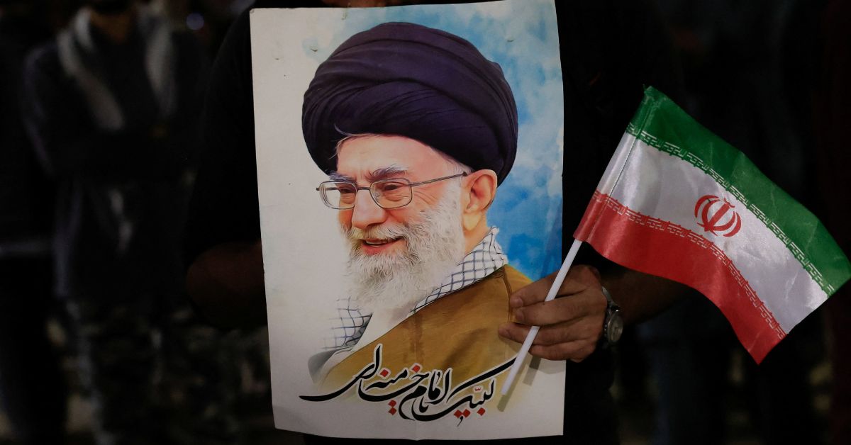 Trump afirma na rede Truth Social que líder do Irã, Ali Khamenei, está morto