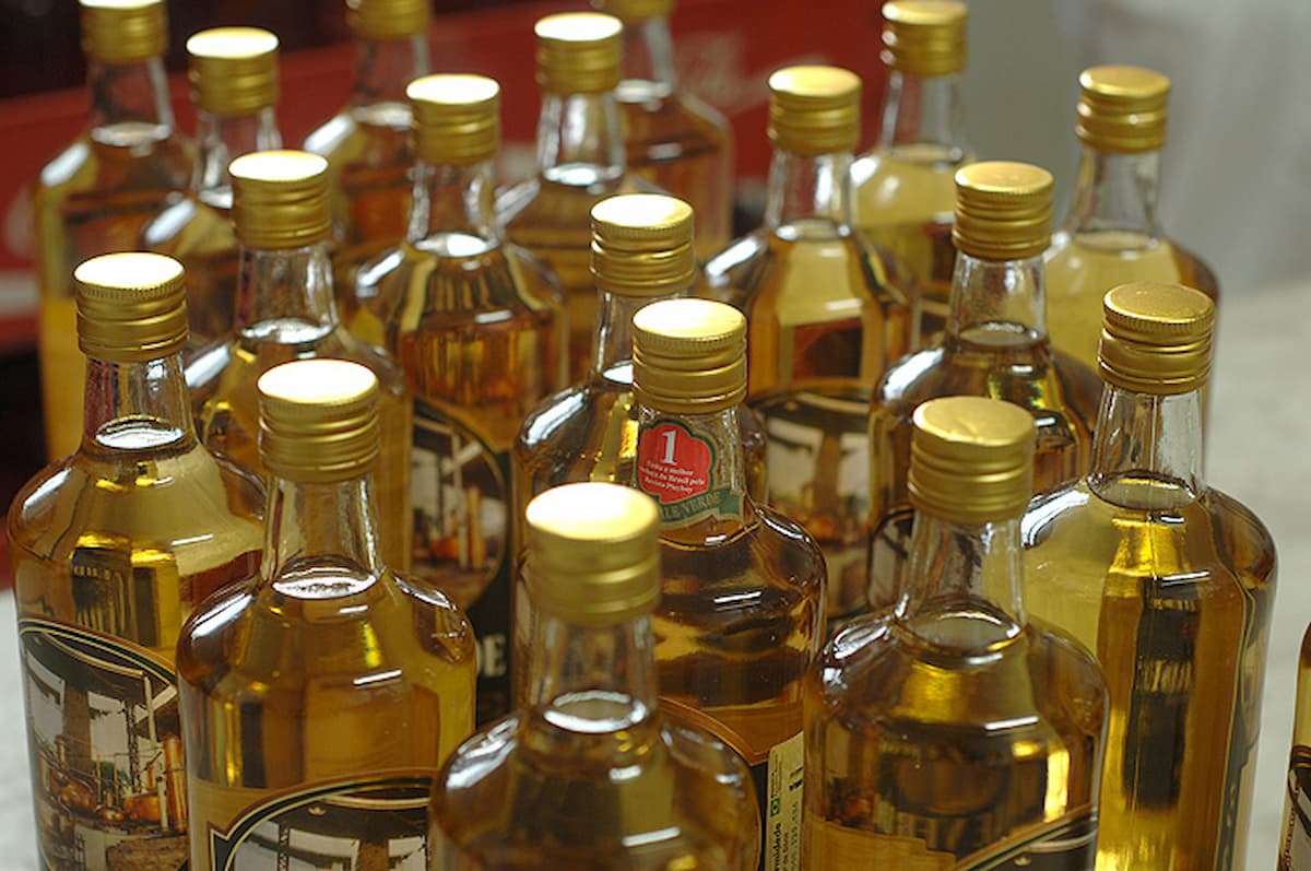 Produção regular de cachaça ganha reforço com acordo firmado entre Instituto Mineiro de Agropecuária e Secult