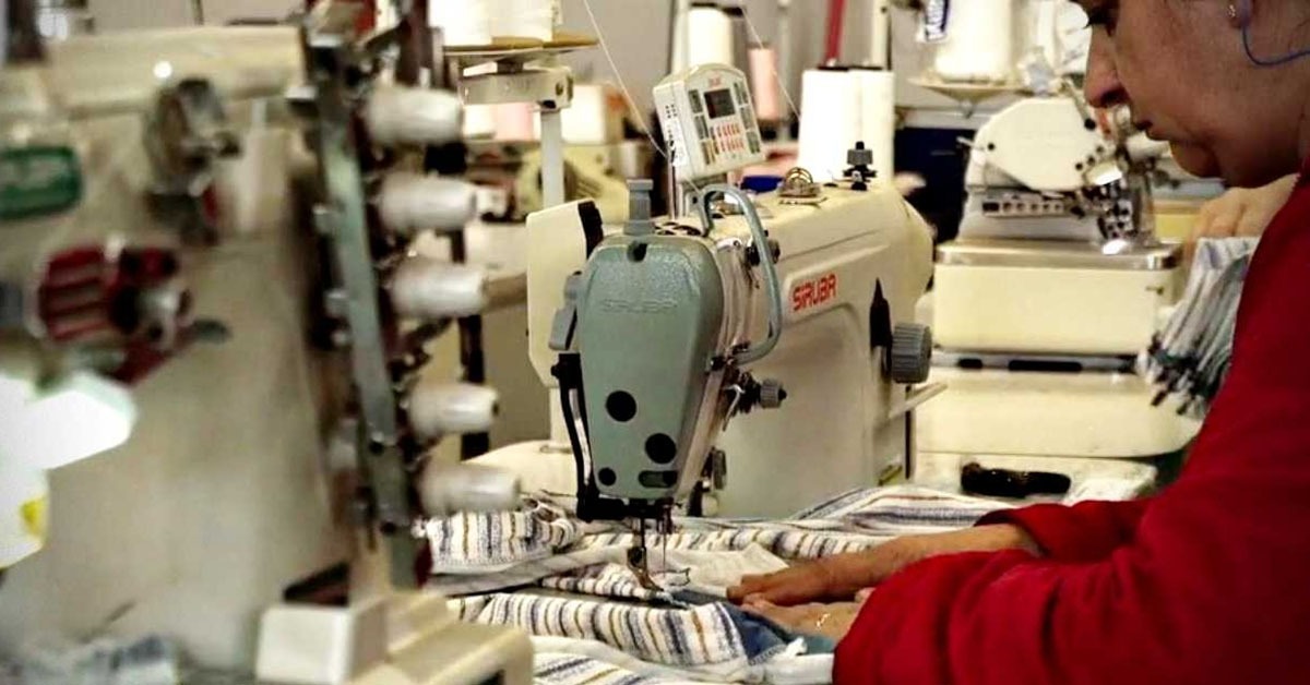Indústria de pijamas cresce no Sul de Minas, mas esbarra na falta de trabalhadores